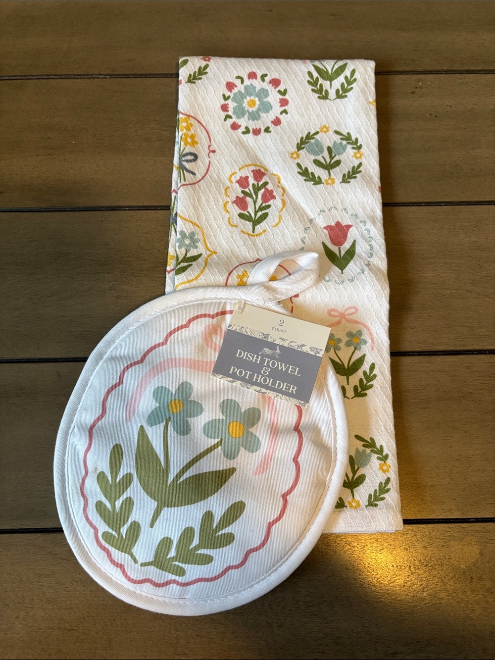 224. Floral Print White Dish Towel and Pot Holder Set